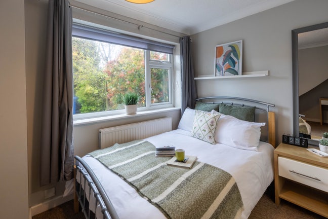 🌞 Longer Days, Warmer Evenings & A Lovely Home Main Photo