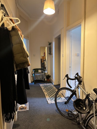 Available from 29 April - ASAP  Main Photo