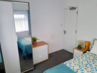 *Nurses, Doctors - Close to QA* – All Bills Incl Main Photo