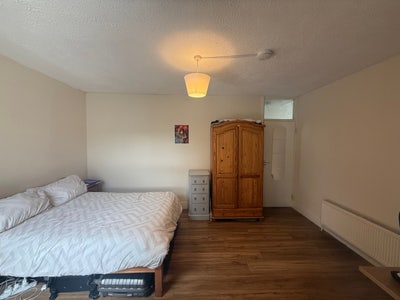 Huge Double, En-Suite room - 10mins from station Main Photo