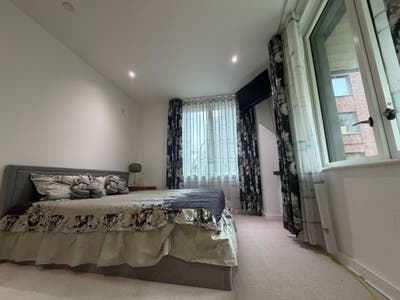 Housemates wanted - large room - docklands e16 Main Photo