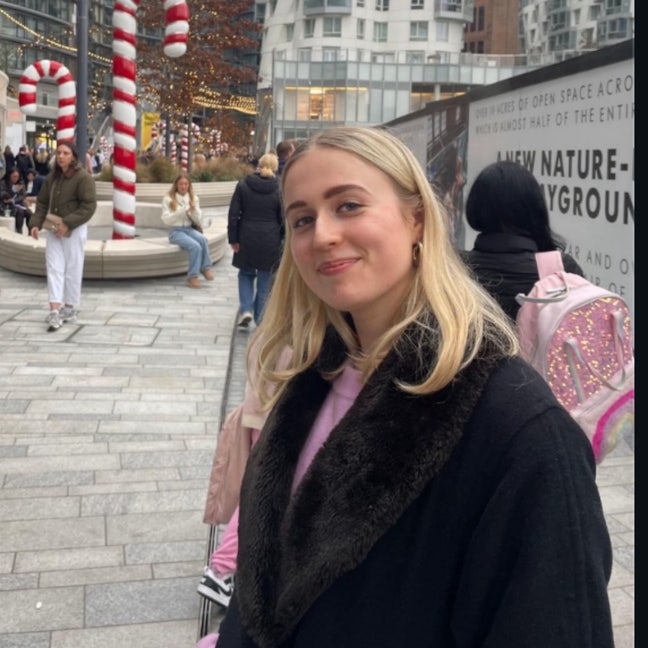  Professional female looking for houseshare Main Photo