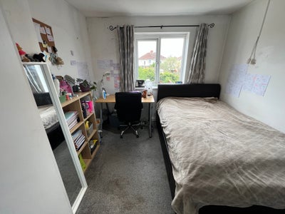 Cosy room in female-preferred house share Main Photo