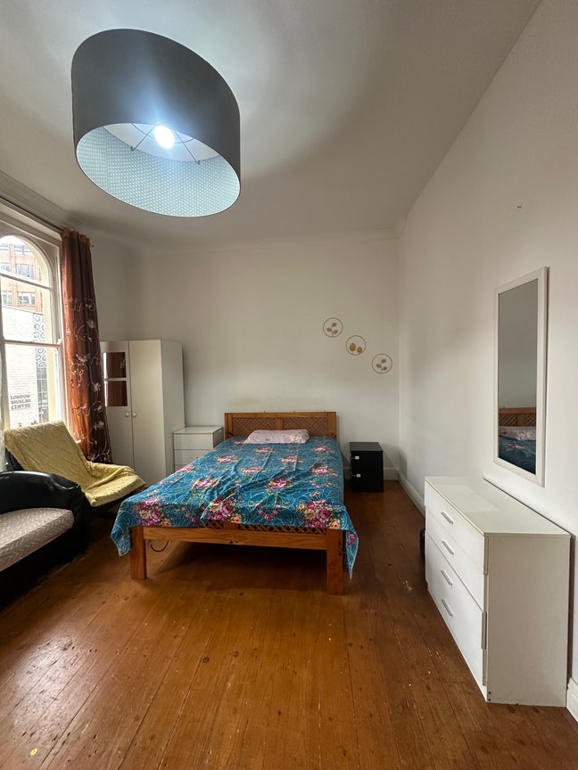 Desiring 2 Bedroom Flat - Heart of Whitechapel E1 Main Photo
