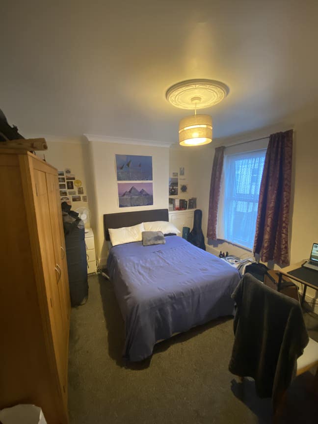 Spacious Double Room in Professional household Main Photo