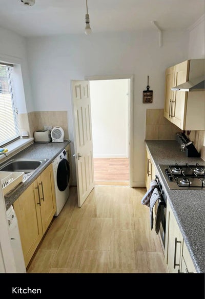 One Double room available newly refurbished house  Main Photo