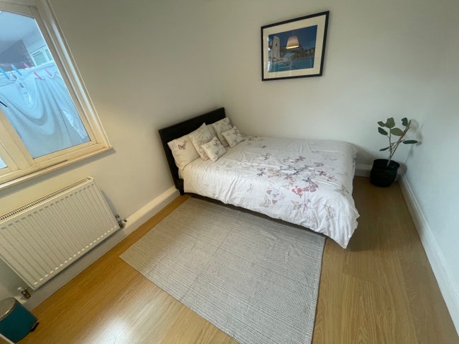 One amazing double room for rent(female only) Main Photo