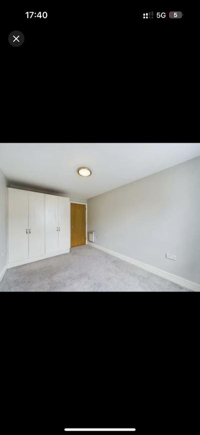 Double room separate washroom Riverside E143WF Main Photo