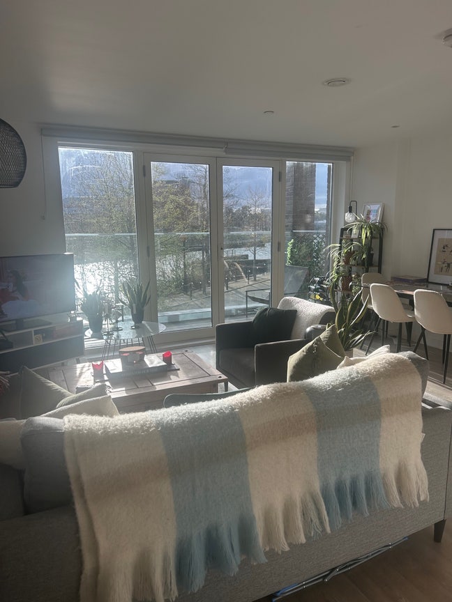 Double Room Available - Close to Exchange Quay  Main Photo