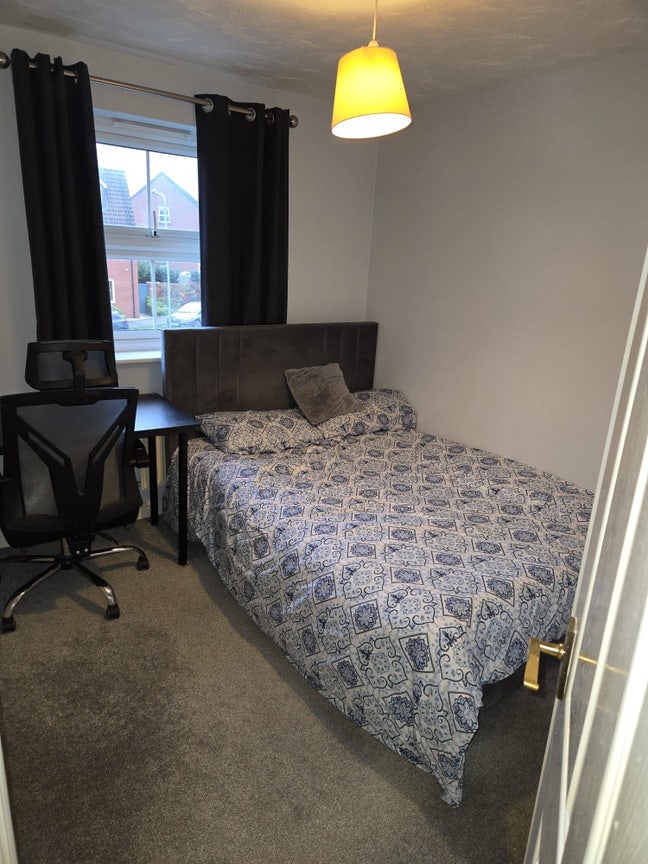 Room to let in Rushden  Main Photo