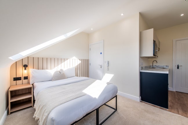 Brand New - NO DESPOSIT - High Spec Studio Rooms  Main Photo