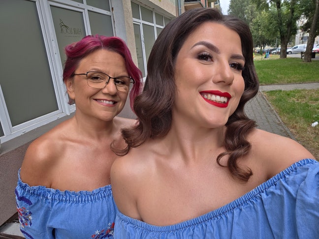 Me and my mum are looking for cozy place Main Photo