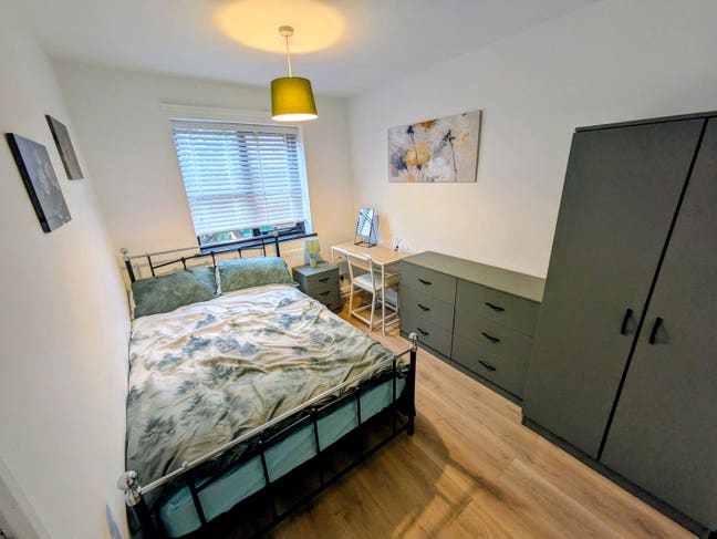 Refurbished DBL/Room in ctr Bicester.All-inclusive Main Photo