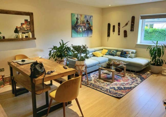 Bright & Cosy 2-Bed Flat — All Bills Included Main Photo