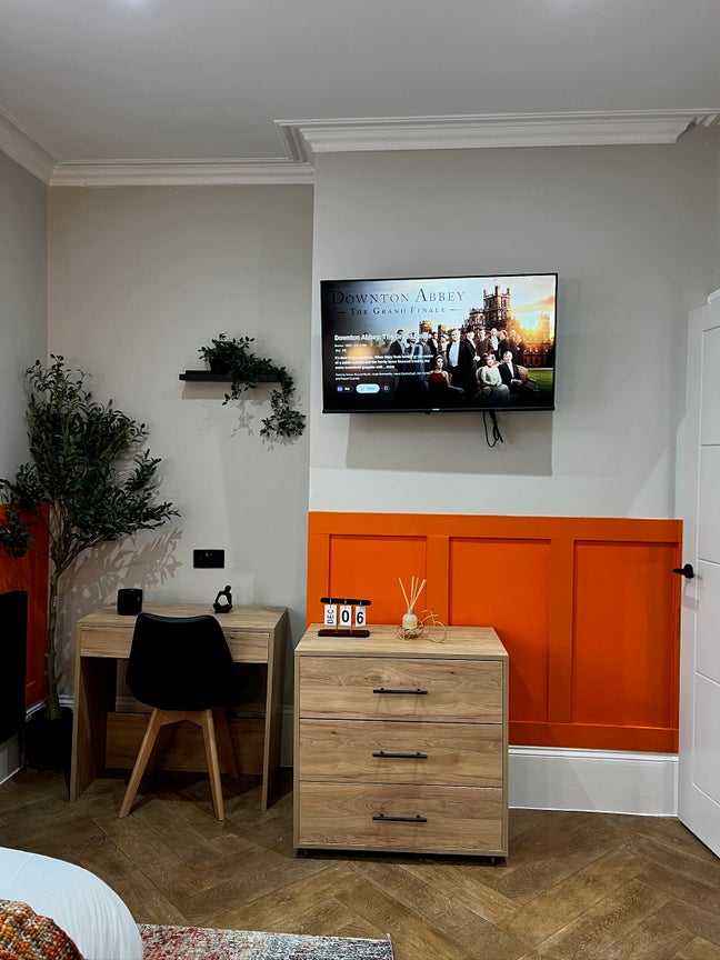 ❤️HIGH END En-Suite mini Studio with Parking Main Photo