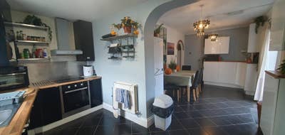 Double Ensuite, Ideal for working professional.  Main Photo