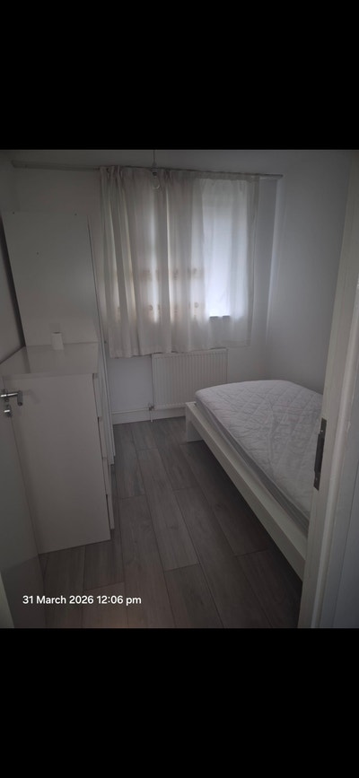 Available Room 2 week deposit Main Photo