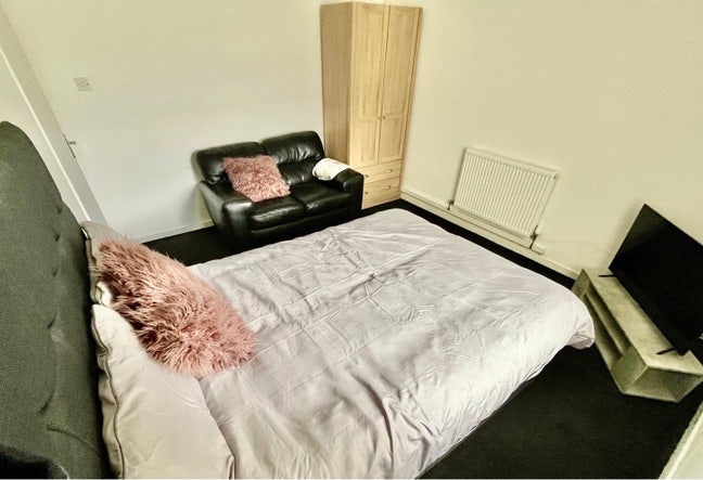 Fab rm &pound;550 all in!! reduced! Hotel chic! Main Photo