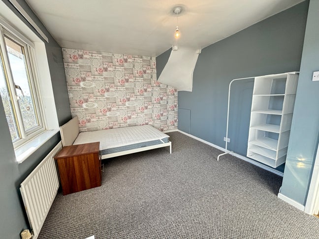 Low Deposit Option! Huge Double Room in B26! Main Photo