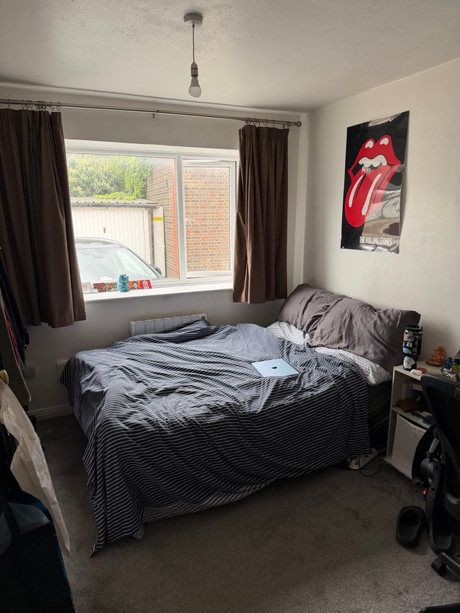 Bright Double Room - New Malden (1 Min Station) Main Photo