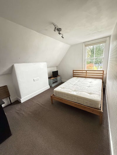 Small Double Room (Female Preferred) Main Photo