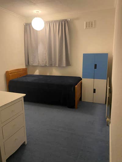 Big room in very quiet house with one flatmate. Main Photo