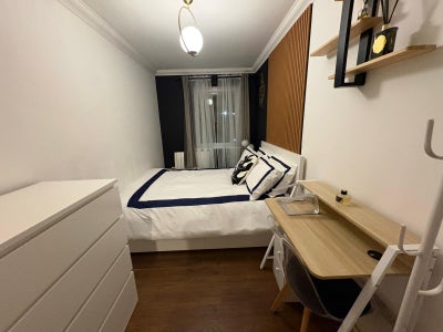 ☀️Lovely Bedroom in Professional Flatshare☀️ Main Photo