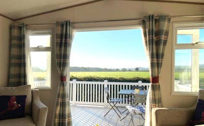 Modern Accommodation - 1 Minute from HPC Bus Stop Main Photo