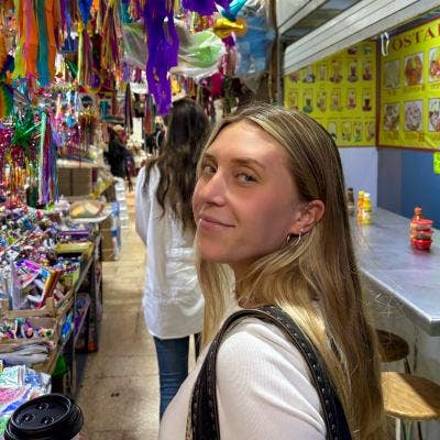 Canadian gal looking for flatmates!  Main Photo