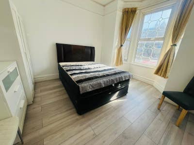 Bright & Spacious Double Rooms for Rent- RG1 Main Photo