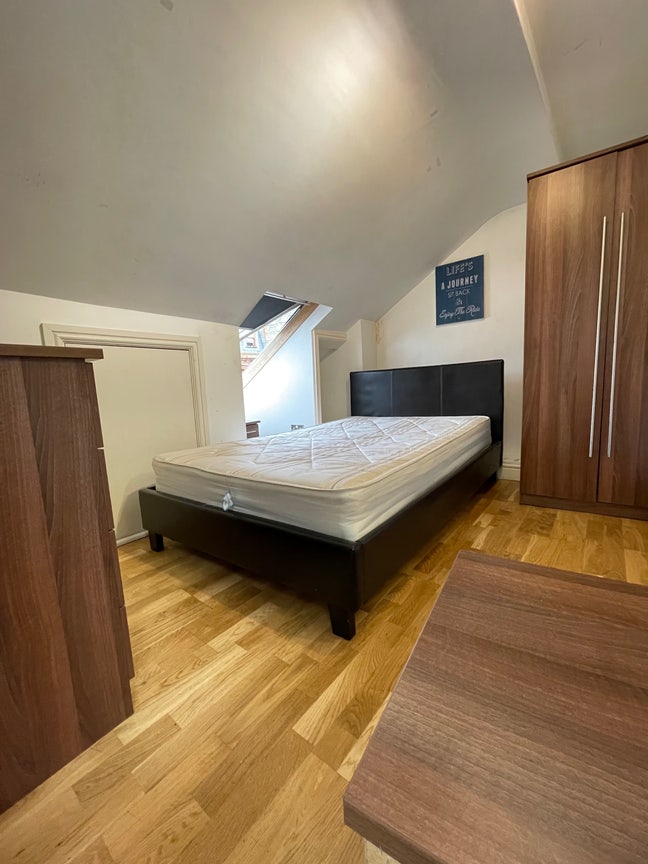 Compact Double 5Mins to Fulham Broadway Main Photo