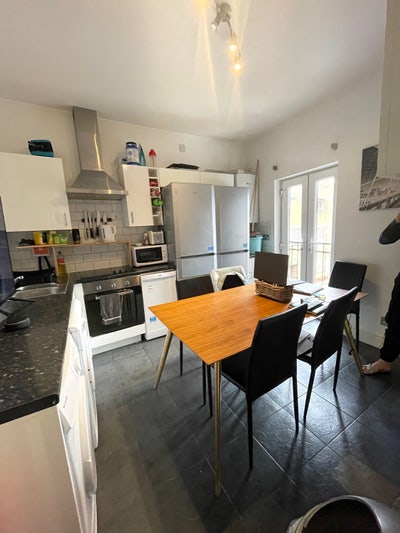 Compact Double 5Mins to Fulham Broadway Main Photo