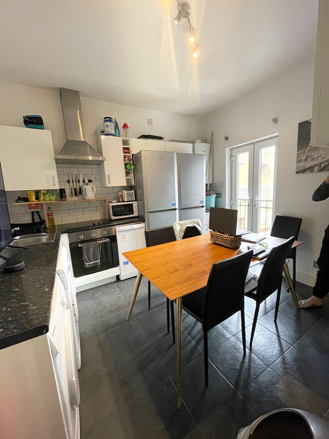 Compact Double 5Mins to Fulham Broadway Main Photo