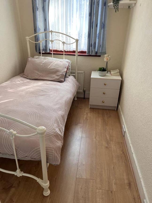 Single room  to let in Mitcham CR4 4LE Main Photo