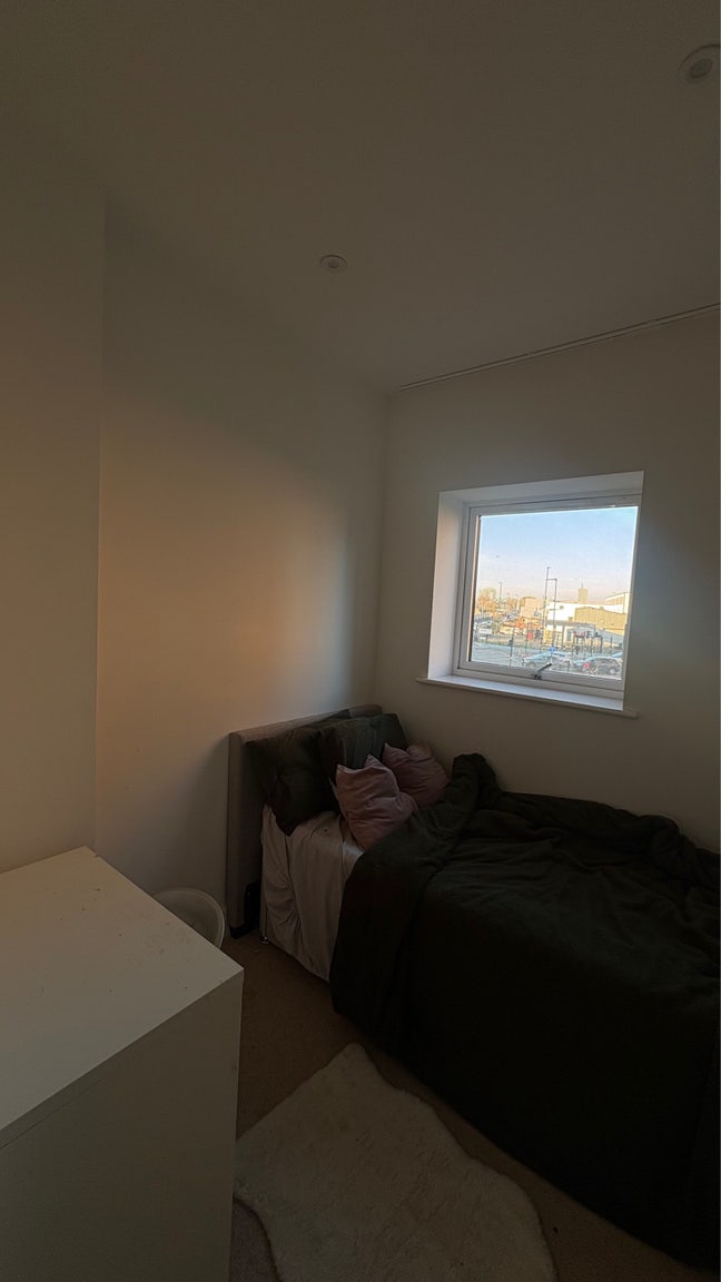 Single Room available for short or long term let Main Photo