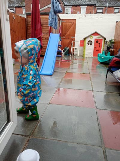 Welcoming Home in Residential Area Main Photo