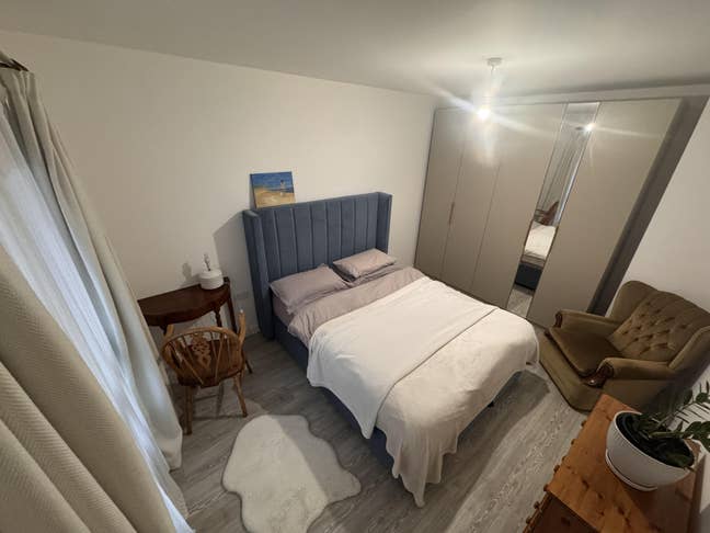 Spacious Double Room with Private Bathroom  Main Photo