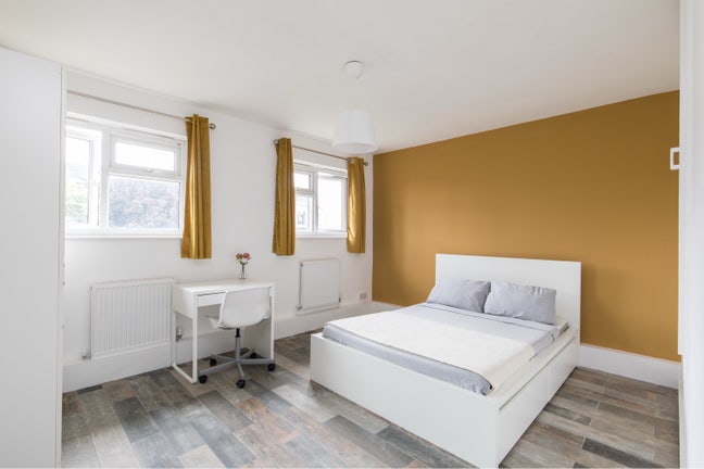 3 Bedroom Flat - All Females 💖 1 Room Left Main Photo