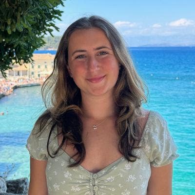 Hey!  I am 20 year old finishing my 3rd yea... Main Photo