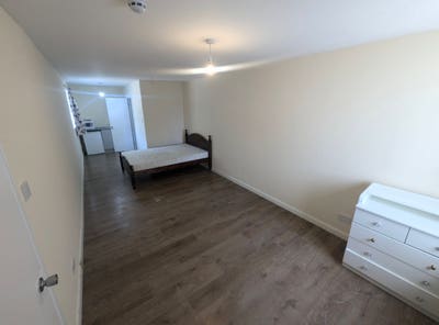 Spacious Ensuite Room 🚆 11Min Walk to Station Main Photo