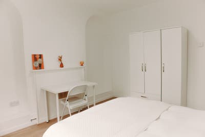 Spacious Double In A New Flat Next To Westfied  Main Photo