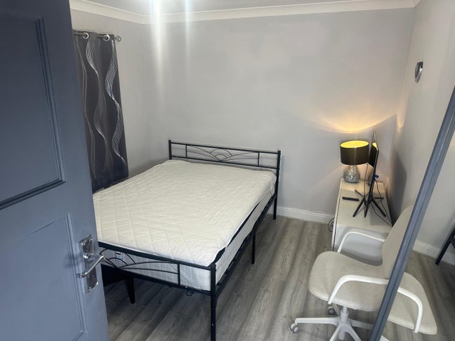 Newly Refurbished Spacious 3-Bedroom Home Main Photo