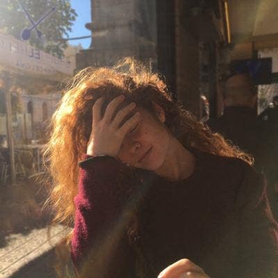 Hi! Im Ana. Im from Spain and I work in the a... Main Photo