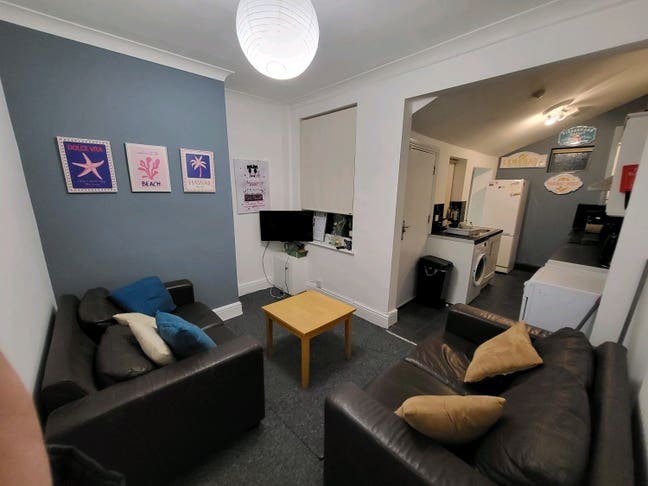 2 Rooms Available near Beeston High street Main Photo