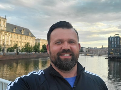 Professional Male seeks a single or double room Main Photo