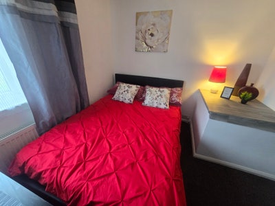 Spacious room for one person Main Photo