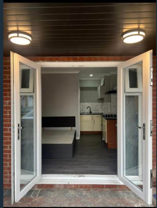 Room for Rent Opposite Royal Blackburn Hospital Main Photo