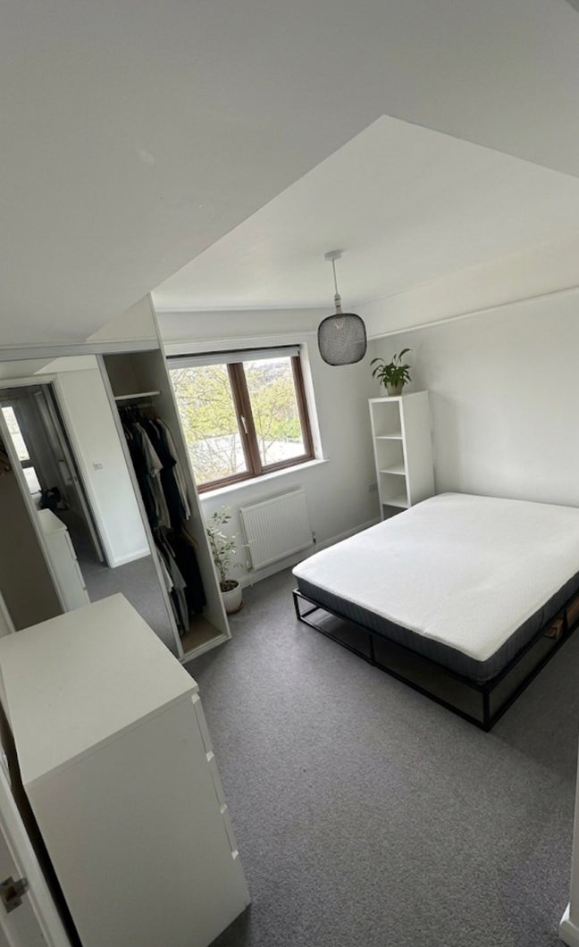 - 5 Mins to Forest Gate & Stratford Main Photo