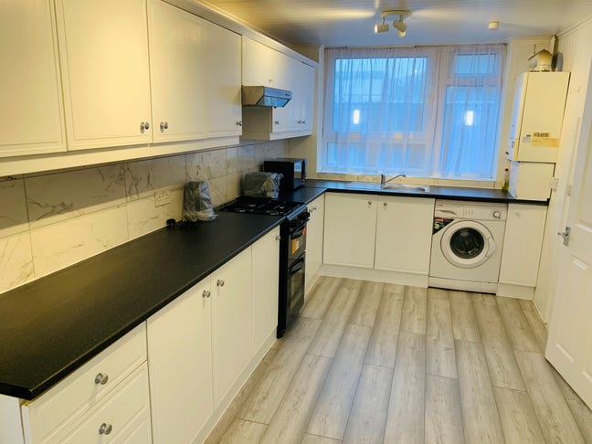 Stratford - 4 Bed Maisonette with Private Garden Main Photo