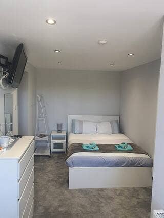 Luxury Ensuite Double Room with Private Entrance  Main Photo